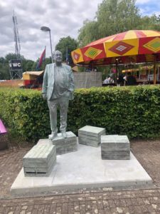 Standbeeld Jan Smeets op het Pinkpop festival terrein